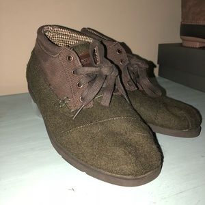 Men’s Toms boots brown size 8